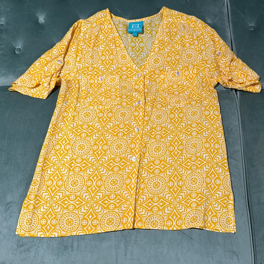 Escapada Yellow button up short sleeve blouse